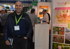 Vahid Bagheri Nobakthi of Saint-Gobain Cultilene didn't walk past the GroentenNieuws booth without getting his picture taken.